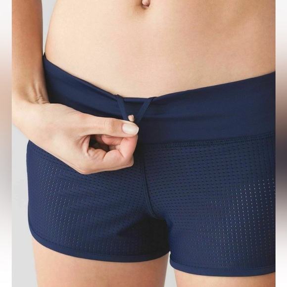 Lululemon speed up mesh limited edition shorts size 6 - Picture 2 of 8